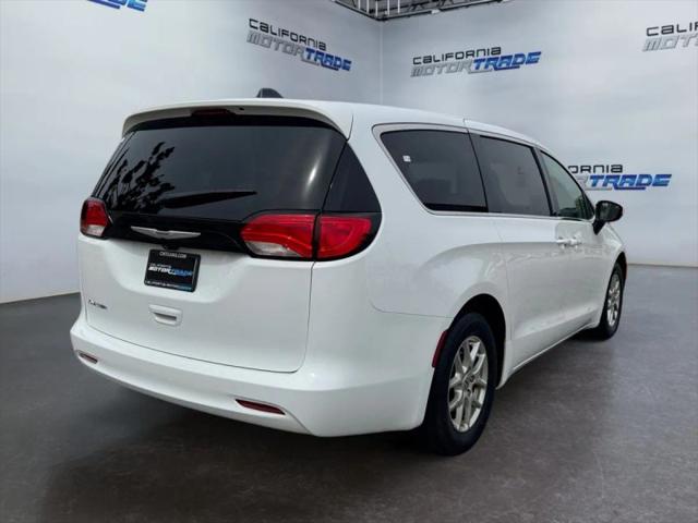2022 Chrysler Voyager LX