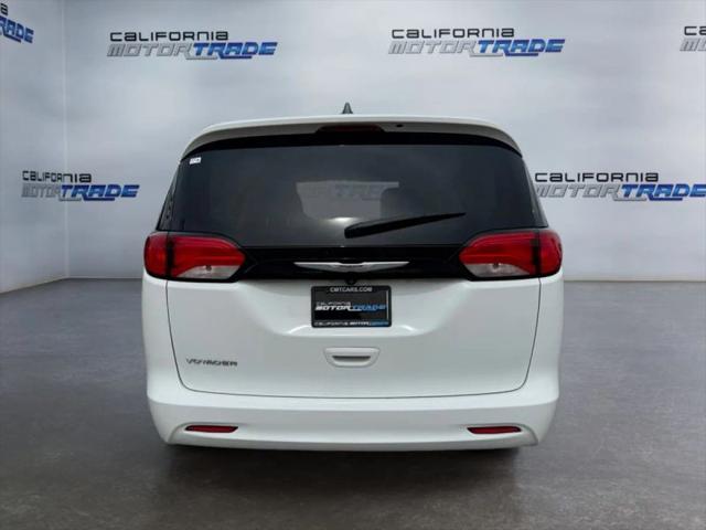2022 Chrysler Voyager LX