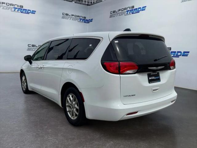 2022 Chrysler Voyager LX