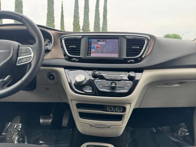 2022 Chrysler Voyager LX
