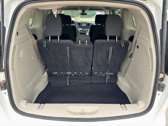 2022 Chrysler Voyager LX