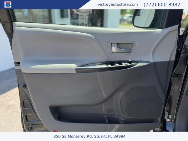 2019 Toyota Sienna LE 8 Passenger