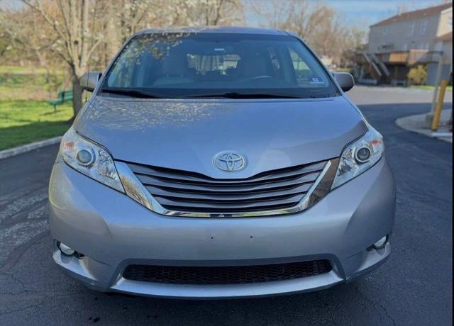 2013 Toyota Sienna XLE V6 8 Passenger