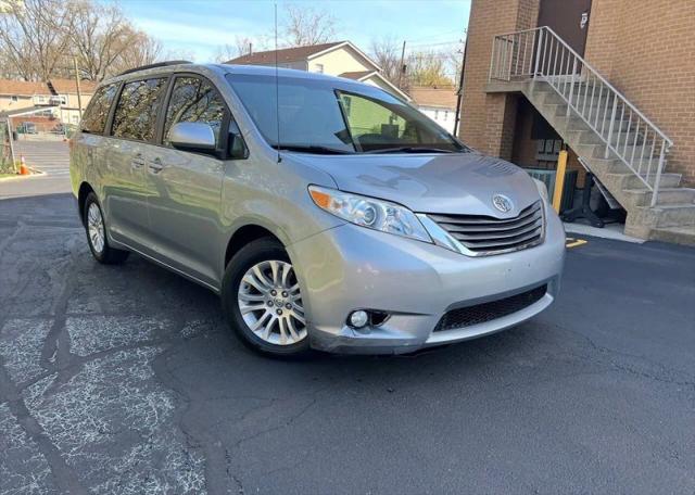 2013 Toyota Sienna XLE V6 8 Passenger