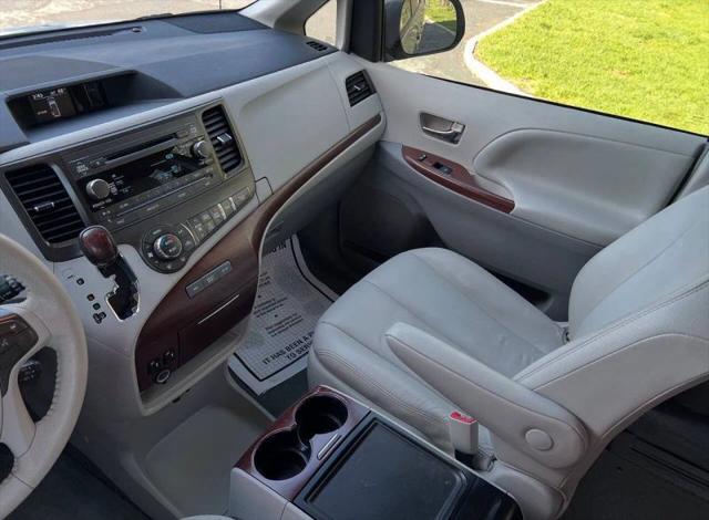 2013 Toyota Sienna XLE V6 8 Passenger