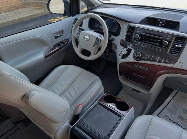 2013 Toyota Sienna XLE V6 8 Passenger