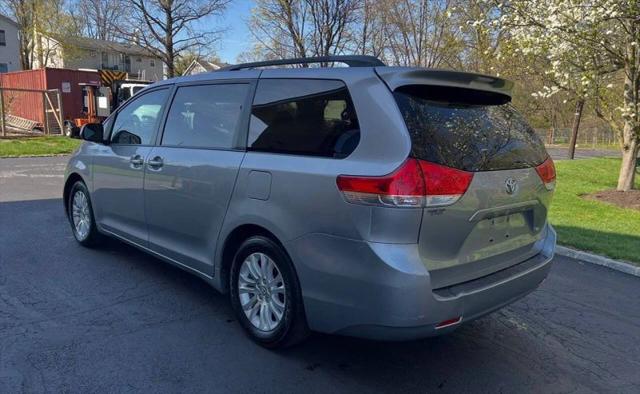 2013 Toyota Sienna XLE V6 8 Passenger
