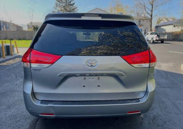 2013 Toyota Sienna XLE V6 8 Passenger