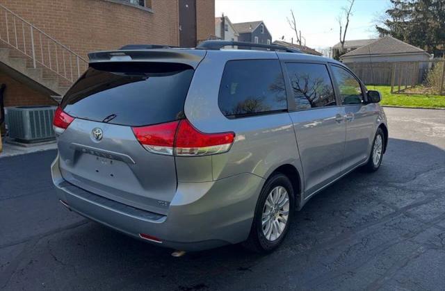 2013 Toyota Sienna XLE V6 8 Passenger