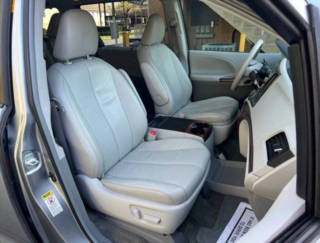 2013 Toyota Sienna XLE V6 8 Passenger