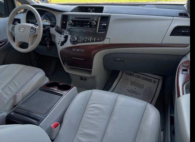 2013 Toyota Sienna XLE V6 8 Passenger