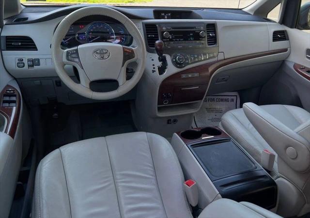 2013 Toyota Sienna XLE V6 8 Passenger