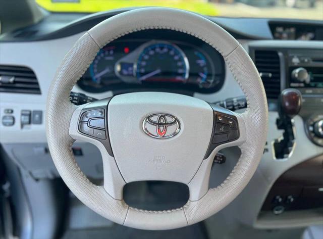 2013 Toyota Sienna XLE V6 8 Passenger