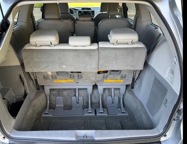 2013 Toyota Sienna XLE V6 8 Passenger