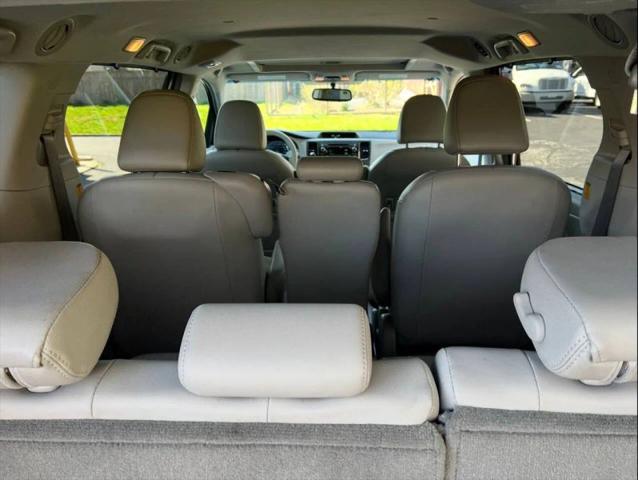 2013 Toyota Sienna XLE V6 8 Passenger