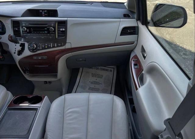 2013 Toyota Sienna XLE V6 8 Passenger