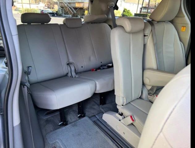2013 Toyota Sienna XLE V6 8 Passenger