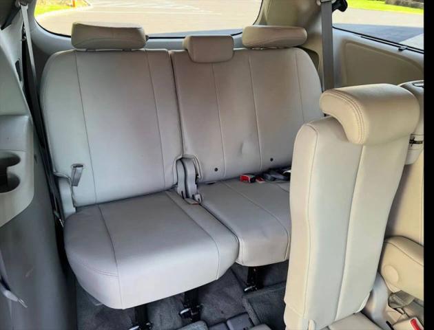 2013 Toyota Sienna XLE V6 8 Passenger