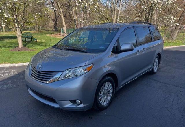 2013 Toyota Sienna XLE V6 8 Passenger