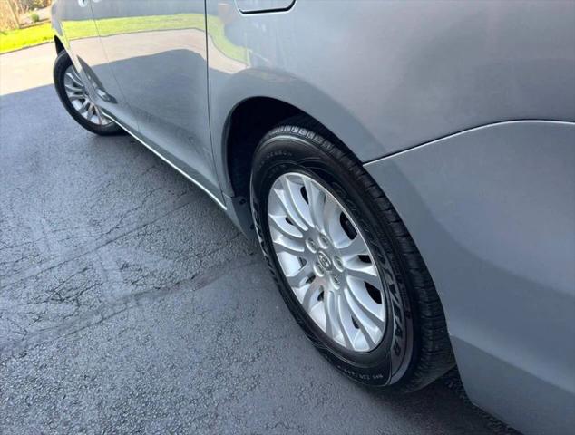 2013 Toyota Sienna XLE V6 8 Passenger