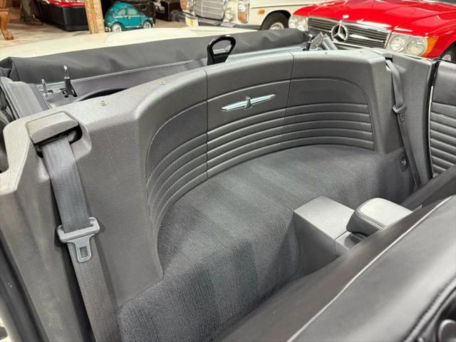 2002 Ford Thunderbird Base