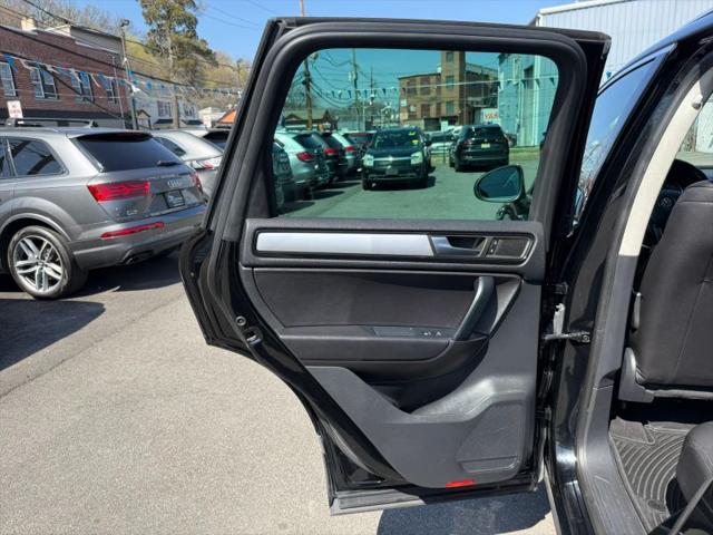 2012 Volkswagen Touareg VR6 Sport