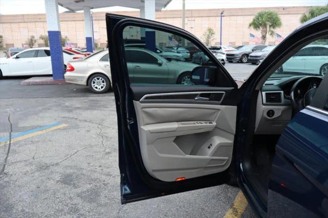 2019 Volkswagen Atlas 3.6L V6 SE w/Technology R-Line