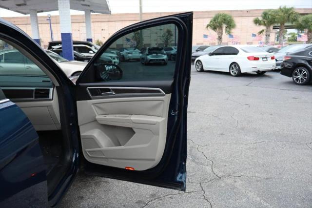 2019 Volkswagen Atlas 3.6L V6 SE w/Technology R-Line