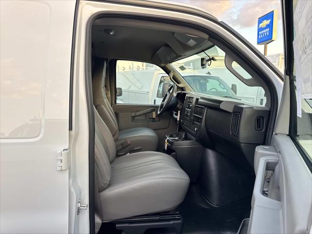 2026 Chevrolet Express Cargo Van 2500 Regular Wheelbase, WT, RWD