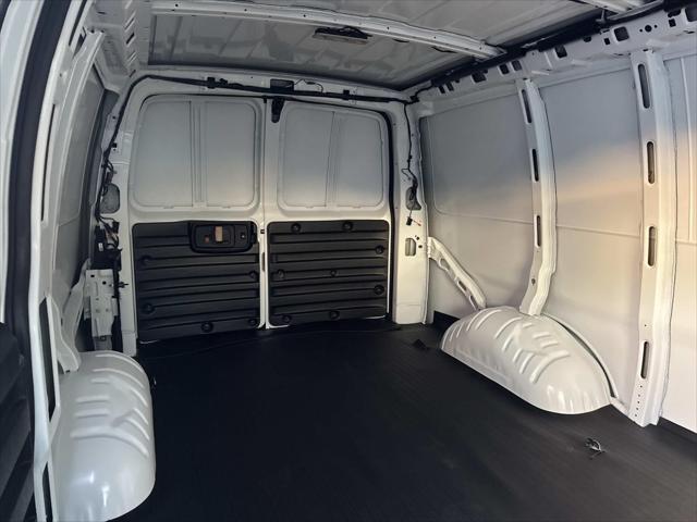 2026 Chevrolet Express Cargo Van 2500 Regular Wheelbase, WT, RWD