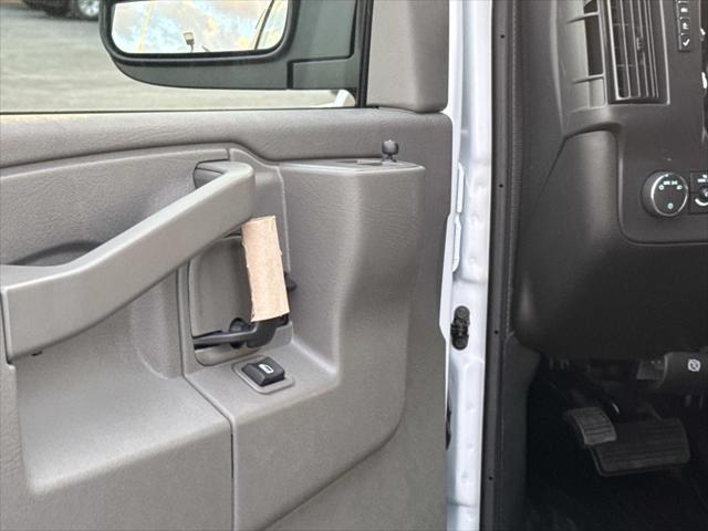 2026 Chevrolet Express Cargo Van 2500 Regular Wheelbase, WT, RWD