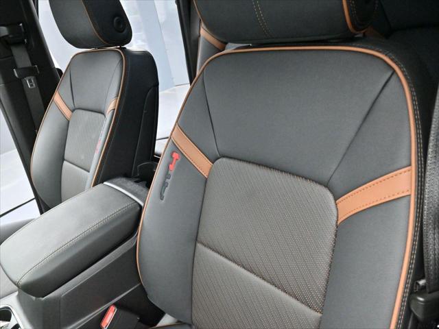 2025 GMC Canyon 4WD AT4
