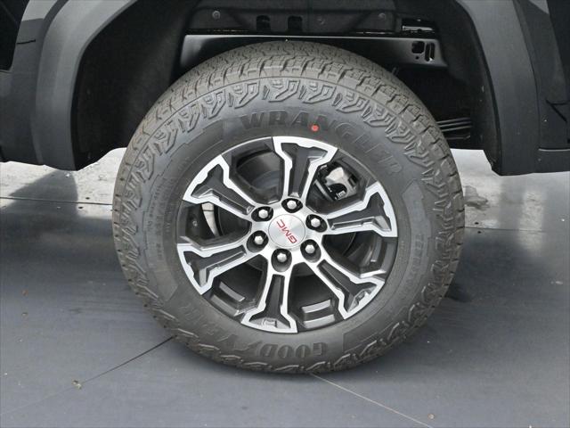 2025 GMC Canyon 4WD AT4