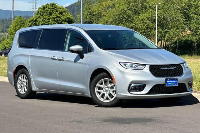 2023 Chrysler Pacifica Touring L for sale in Eugene, OR