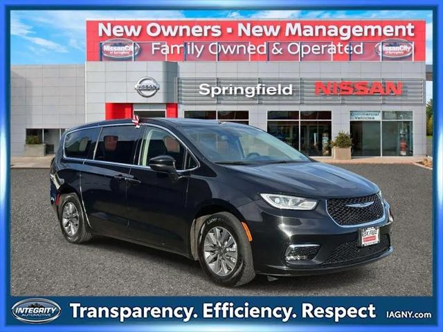 2023 Chrysler Pacifica Hybrid Touring L for sale in Red Bank, NJ
