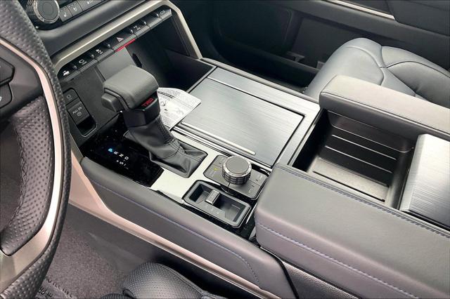 2026 Toyota Tundra Platinum Hybrid CrewMax 5.5' Bed