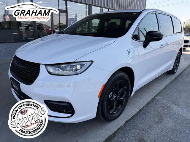 2023 Chrysler Pacifica Hybrid Limited for sale in Knoxville, TN