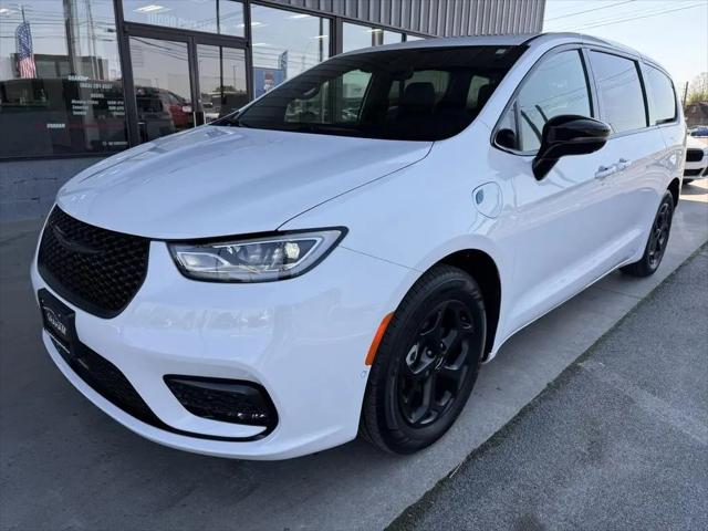 2023 Chrysler Pacifica Hybrid Limited for sale in Knoxville, TN