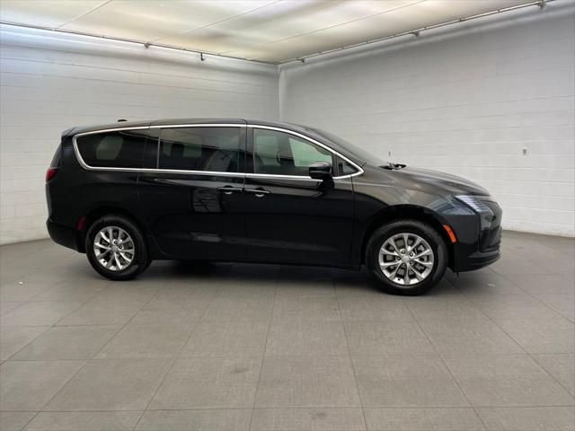 2027 Chrysler Pacifica PACIFICA SELECT AWD 2027 Chrysler Pacifica PACIFICA SELECT AWD