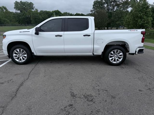 2022 Chevrolet Silverado 1500 4WD Crew Cab Short Bed Custom