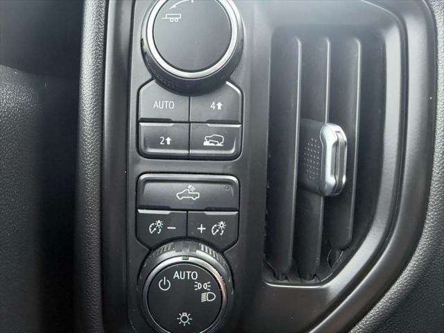 2022 Chevrolet Silverado 1500 4WD Crew Cab Short Bed Custom