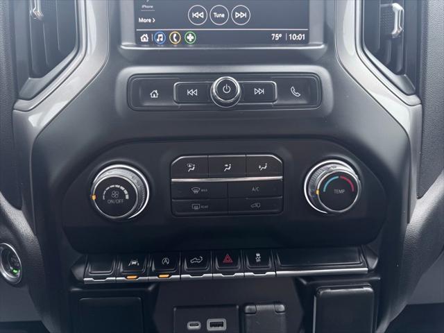 2022 Chevrolet Silverado 1500 4WD Crew Cab Short Bed Custom