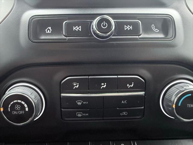 2022 Chevrolet Silverado 1500 4WD Crew Cab Short Bed Custom