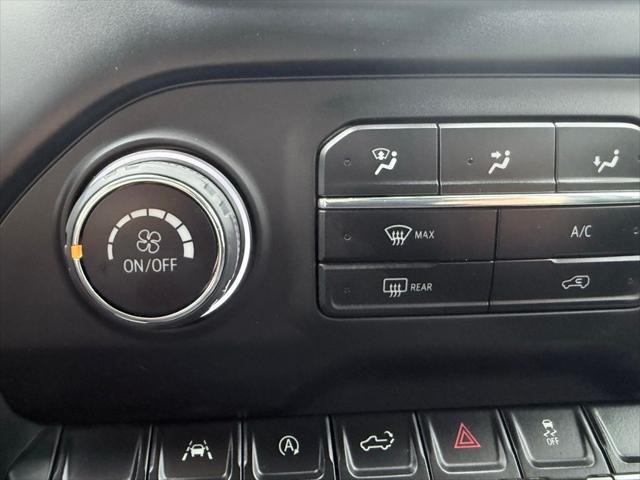 2022 Chevrolet Silverado 1500 4WD Crew Cab Short Bed Custom