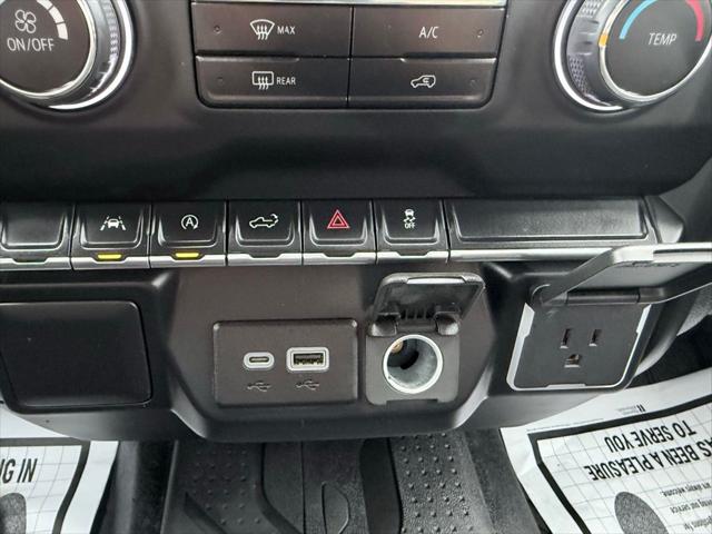 2022 Chevrolet Silverado 1500 4WD Crew Cab Short Bed Custom