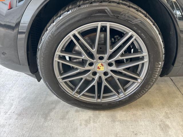 2024 Porsche Cayenne Base