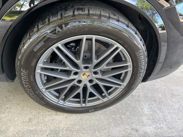 2024 Porsche Cayenne Base
