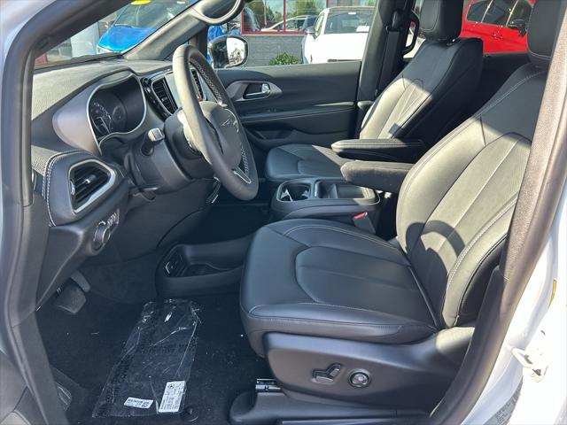 2027 Chrysler Pacifica PACIFICA SELECT AWD