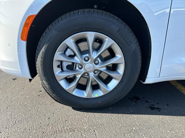 2027 Chrysler Pacifica PACIFICA SELECT AWD