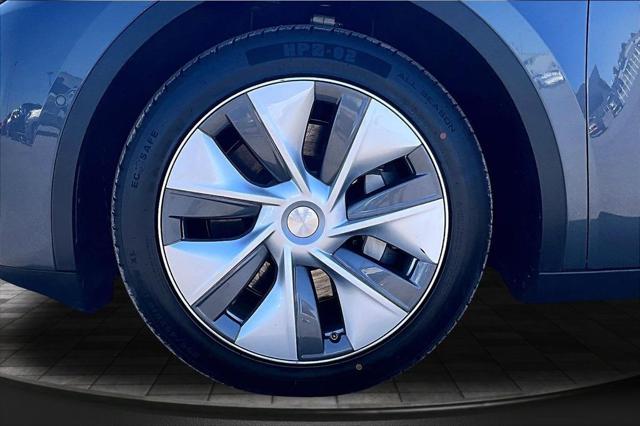 2022 Tesla Model Y Long Range Dual Motor All-Wheel Drive